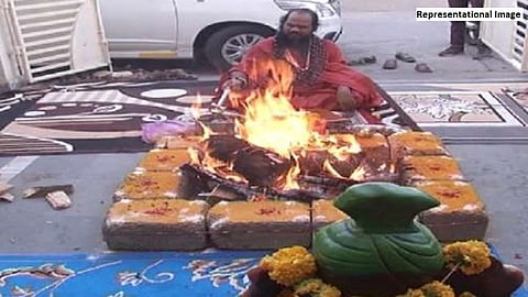 चेकमेट ! म्हणून फडणवीसांनी अनेकदा करवून घेतलेलं 'मिरची हवन'