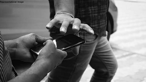 बाईक सोडून त्यांनी ठोकली धूम, शाब्बास रोझमारी