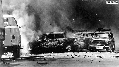 एकीकडे बाबरी पाडली आणि दुसरीकडे पेटली मुंबई, कसा होता 'तो' काळ...