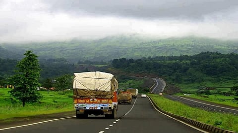 nashik mumbai highway.jpg