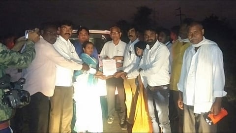 तालुका व शहर कॉंग्रेस कमिटीने शहराध्यक्ष दिलीप गुप्ता यांच्या नेत्रुत्वात केंद्रीय पथकाला निवेदन दिले.