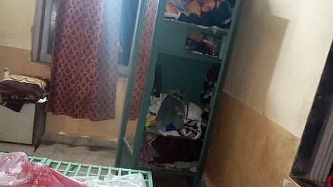 चोरट्यांनी लुटलेले घर