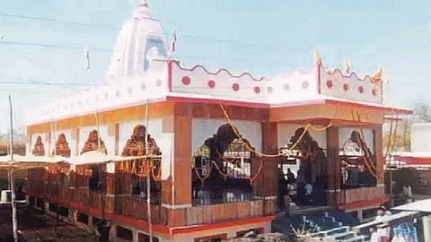 पाथरी - परभणी जिल्ह्यातील पाथरी येथील श्री साईबाबांच्या जन्मभूमीतील मंदिर.