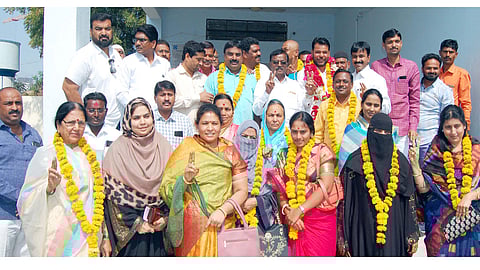 नवनिर्वाचित सभापतींचा सत्कार.