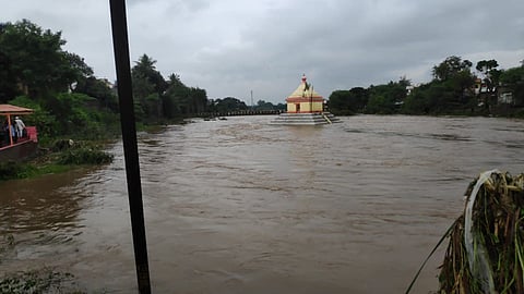 माणला शेतकऱ्यांची धांदल; कांदा, बाजरीसह घेवड्याचे मोठे नुकसान