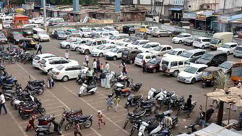 पिंपरी शहरात लवकरच पार्किंग धोरण