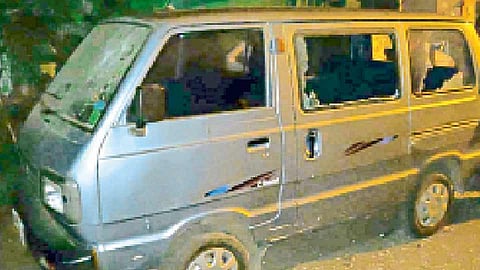 पिंपरीत १६ वाहनांची तोडफोड