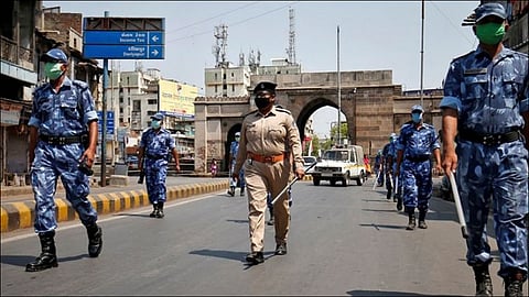 lockdown restless young man dressed as girl to meet his girlfriend arrested at gujrat
