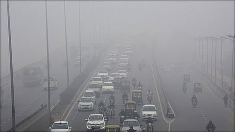 दिल्लीतील आरोग्य आणीबाणी हळूहळू माघारी