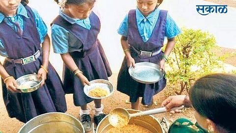 Waiting For The School Nutrition Diet Cook's Salary Kolhapur Marathi News