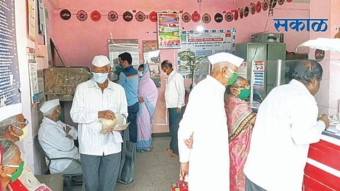 केल्याने होत आहे रे, आधी केलेची पाहिजे; तारळे टपाल कार्यालयात ग्रामस्थांना बसला सुखद धक्का