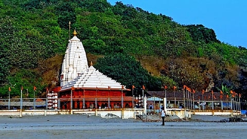40000 people visit to ganpatipule its beneficial for tourism increasing in ratnagiri