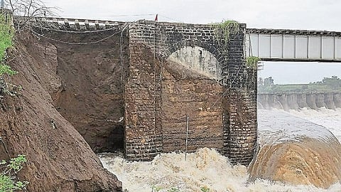 The filling of the railway bridge over the Nandra Yerla River was carried away; Koyna, Maharashtra canceled