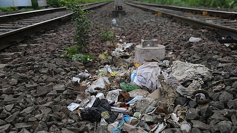 रेल्वे स्थानक स्वच्छतेची "ऐशी-तैशी'