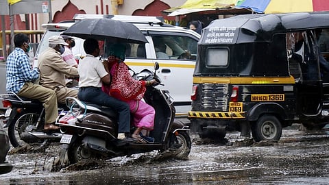 पिंपरी-चिंचवड : थंडीचा कडाका अन् पावसाची रिमझिमही