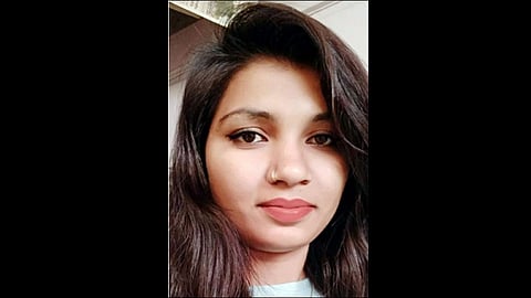 lover reached police station in manwar after killed his girlfriend at madhya pradesh