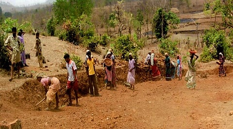 Rojagaar Hami schme's half benefit to many; Mirza's two contract employees to Bad