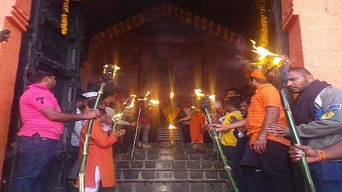 Diwali Festival 2020 दीपोत्सवाने उजळला दुर्गेश्वर सज्जनगड; शिवरायांच्या जयघोषाने दुमदुमली नगरी!
