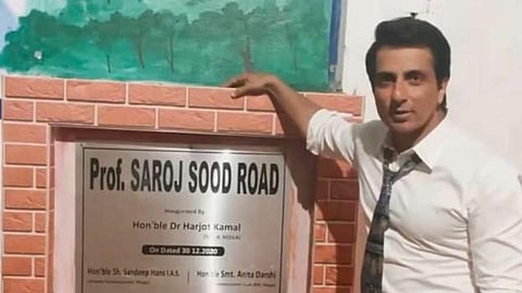 Bollywood actor sonu sood reveal the road in the moga named of his mother professor Saroj sood road