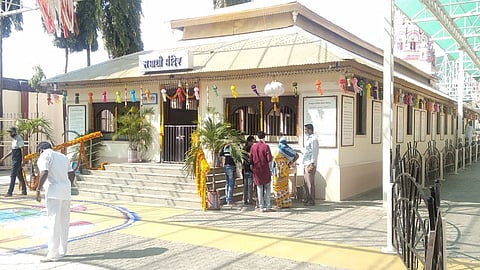 VIDEO : पाडव्याच्या शुभ मुहूर्तावर समाधी मंदिर भाविकांसाठी खुले