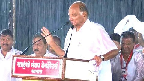 जो बत्ती करतो गुल, तो नेता 'पावरफुल्ल'!