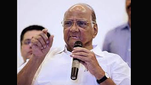 हवाई पाहणी करून पूरग्रस्तांच्या वेदना समजत नाही; पवारांचा मुख्यमंत्र्यांना टोला