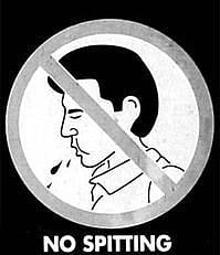 मनपा कार्यालय परिसरात थुंकले; आयुक्त संतापले, कर्मचाऱ्यांना कारणे दाखवा