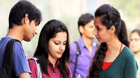 स्टूडंटस ‘फ्रीशिप’ व प्रयोगशाळा शुल्काचा घोळ कॉलेजकडून अडवणूक