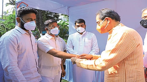 Shock to MP group in Tasgaon; Avinash Patil, Pradip Mane, Jayant Mali in Shivbandhan