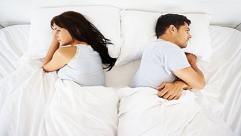 अपुरी झोप करते तुमच्या कामजीवनावर परिणाम