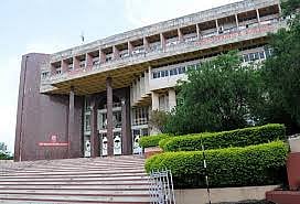 विद्यापीठांतर्गत पंचवीस महाविद्यालयांमध्ये समुपदेशन कक्षाची स्थापना