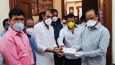 पिंपरी : वाघेरे प्रतिष्ठानकडून मुख्यमंत्री सहायता निधीस मदत; अजित पवार यांच्याकडे धनादेश सुपुर्द