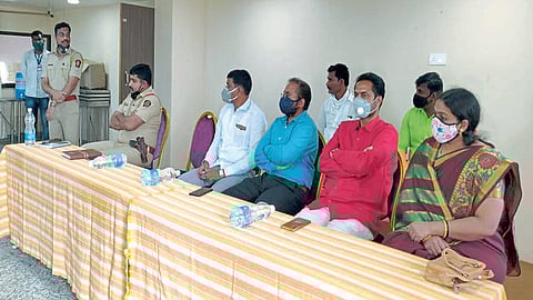 सातारा जिल्ह्यातील 'या' गावात घरगुती गणेशाेत्सवच, मंडळांचा एकमुखी निर्णय