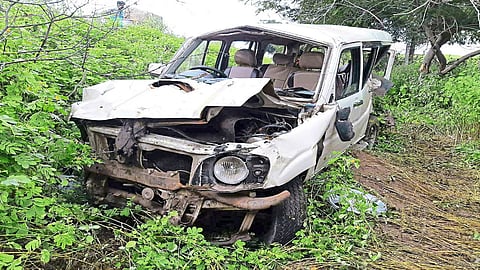 One killed, five injured in accident At Waluj