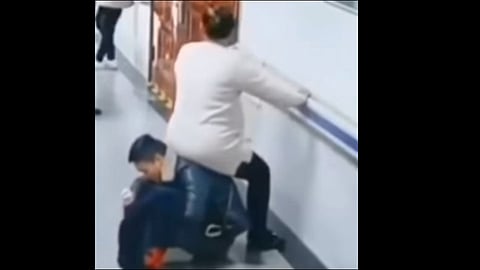 Man Turns Into Human Chair For Pregnant Wife At Hospital News: