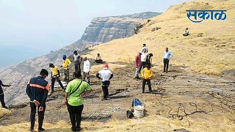 womans body was found in a 300 feet valley in Nashik.jpg