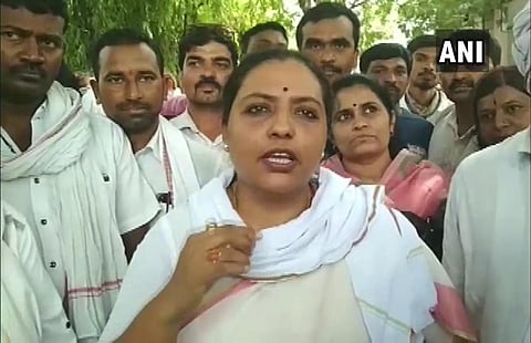 yashomati thakur ordered to take action against rule breakers