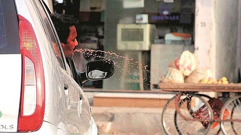 पिचकारी बहाद्दरांवरही पालिकेचा कारवाईचा दंडुका; 14 दिवसांत दीड लाखाची दंड वसुली