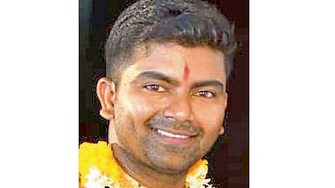 हळदीच्या अंगाने थेट युद्धभूमीवर...