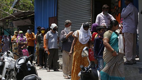 पिंपरी : नागरिकांना रेशन दुकानांसमोर किती वेळा रांगा लावाव्या लागणार?