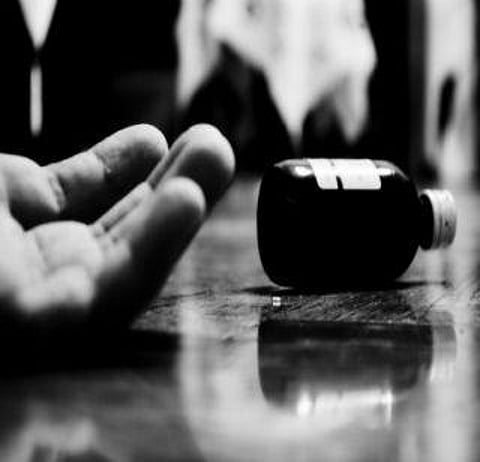 पोलिस ठाण्यात तरुणाने घेतले किटकनाशक