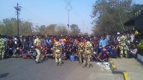 सैन्य भरती झालीच पाहिजे यासाठी उमेदवारांचा ठिय्या