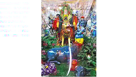 श्री अंबाबाईची अष्टमीनिमित्त महिषासूरमर्दिनी रूपात सालंकृत पूजा