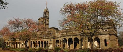 चित्रीकरणावरून अधिसभेत गोंधळ