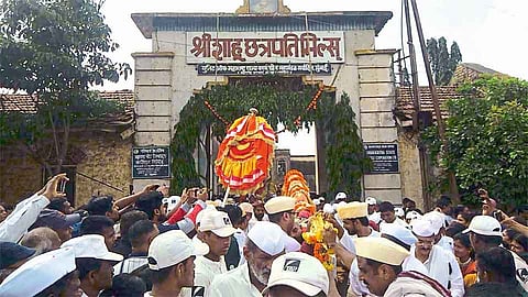 कष्टकऱ्यांच्या दारात करवीर निवासिनी अंबाबाई पालखी दर्शनाची प्रथा कायम