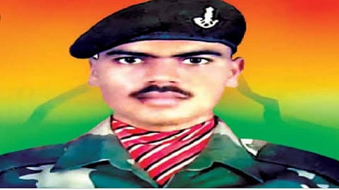 हुतात्मा संदीप सावंत कुटुंबियांना 50 लाखांची मदत