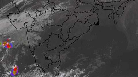 Pawan Cyclon In Sindhudurg Be Alart