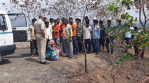 कोल्हापूर येथे देवाळे रस्त्यावर डोझर चालकाचा खून