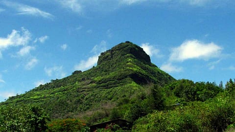 A Boy dies after falling from Tikona fort in Pune