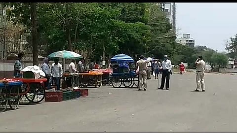 जागा निश्चित, तरीही हातगाड्या रस्त्यांवर